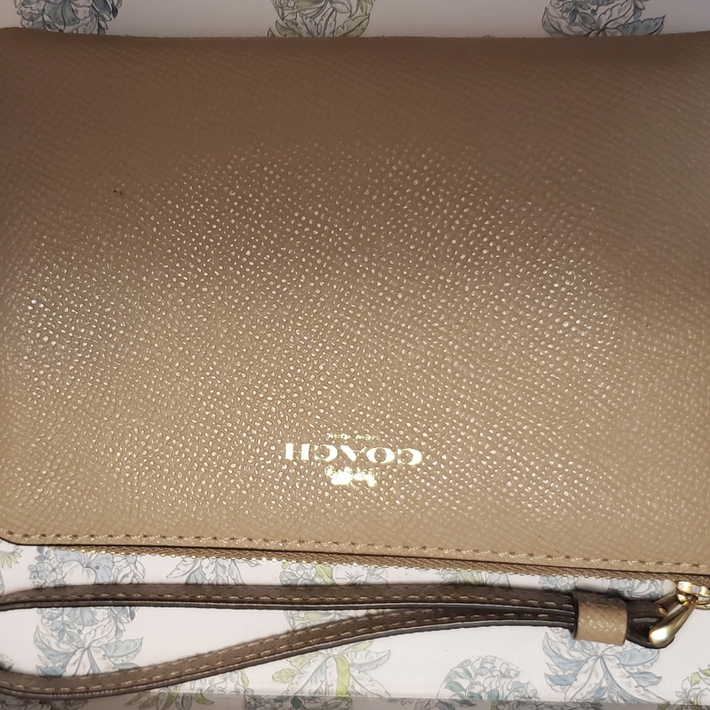 Coach wristlet nude